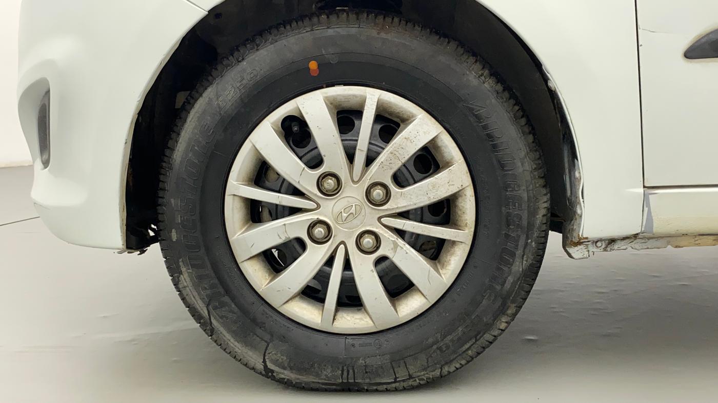 2013 Hyundai i10 MAGNA 1.1, CNG, Manual, 15,740 km, Left Front Wheel