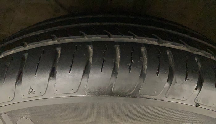 2020 Maruti Dzire VXI AMT, Petrol, Automatic, 49,713 km, Left Front Tyre Tread