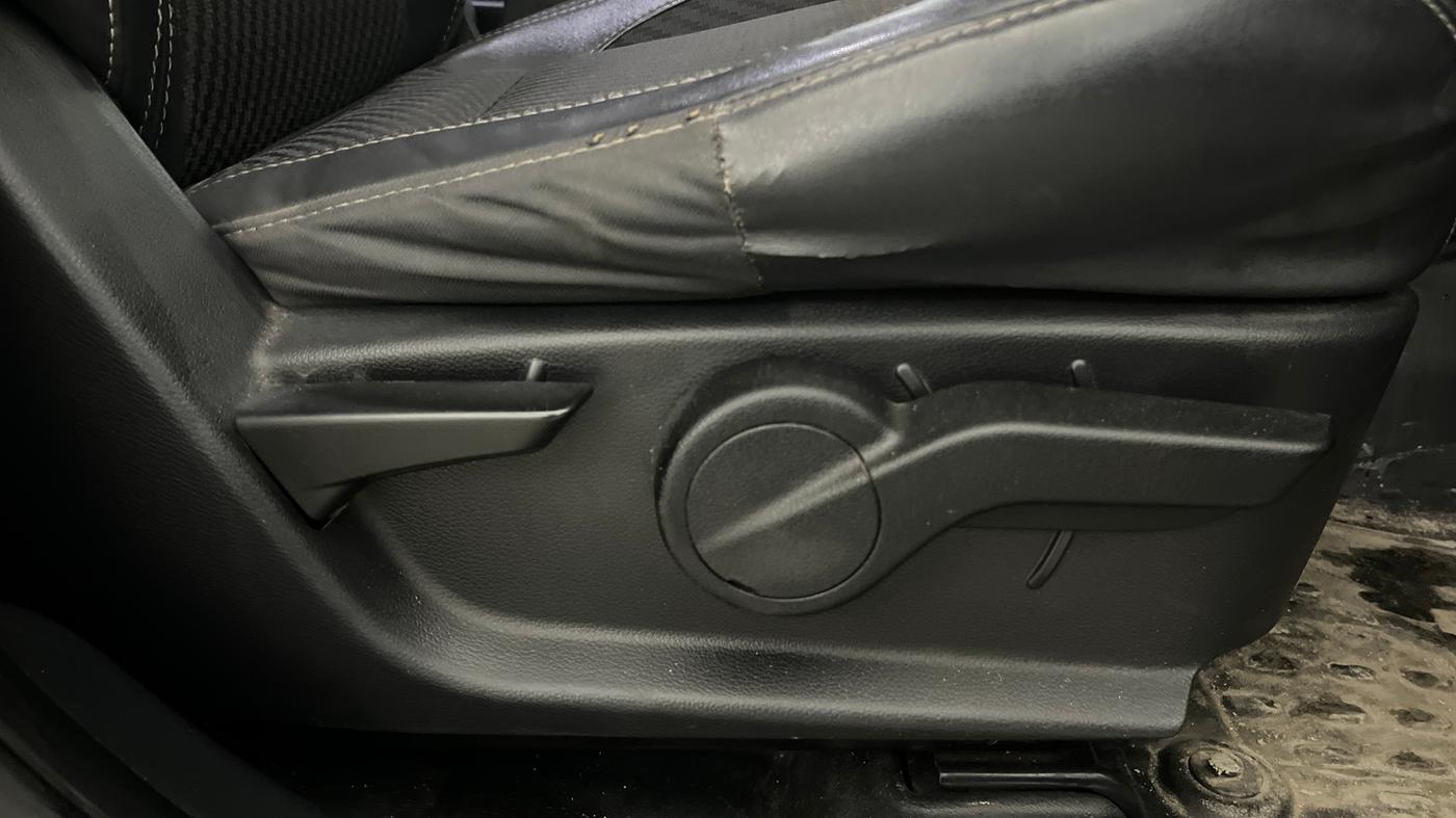 2021 Mahindra Thar LX D AT 4WD HT, Diesel, Automatic, 60,731 km, Driver Side Adjustment Panel