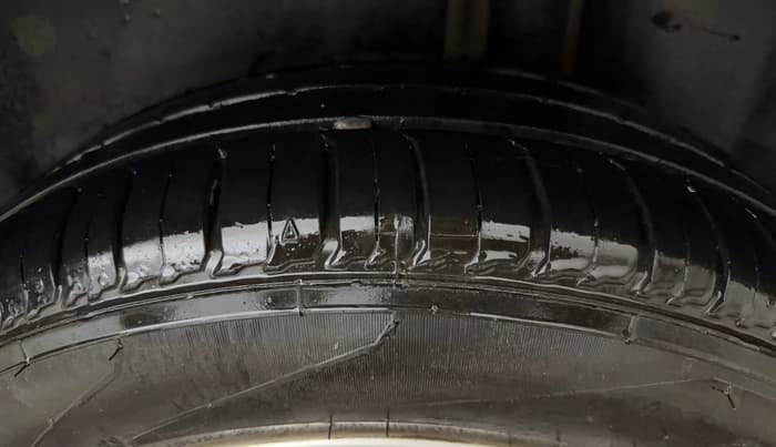 2022 Maruti Ciaz DELTA AT 1.5 SHVS PETROL, Petrol, Automatic, 55,011 km, Left Rear Tyre Tread