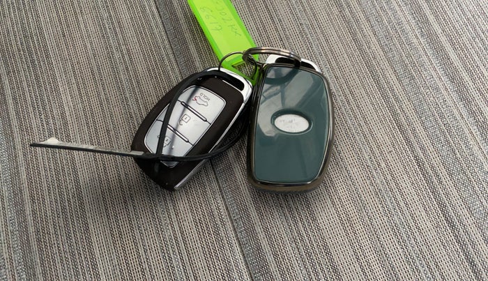 2020 Hyundai AURA SX PLUS 1.2 AMT, Petrol, Automatic, 19,219 km, Key Close Up