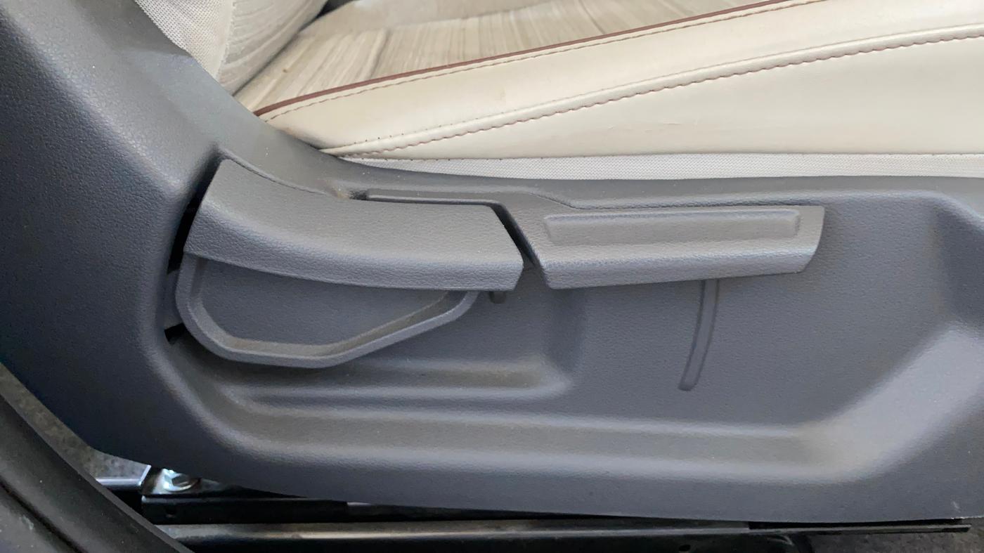 2020 Hyundai AURA SX PLUS 1.2 AMT, Petrol, Automatic, 19,219 km, Driver Side Adjustment Panel