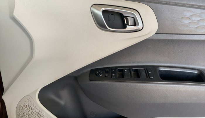 2020 Hyundai AURA SX PLUS 1.2 AMT, Petrol, Automatic, 19,219 km, Driver Side Door Panels Control