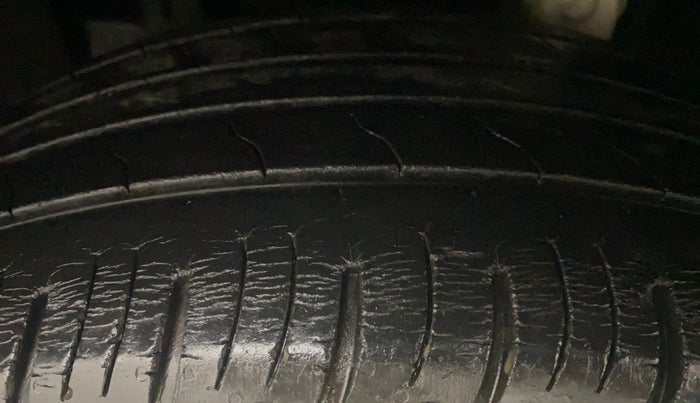 2018 Mahindra MARAZZO M6 7 STR, Diesel, Manual, 30,656 km, Left Front Tyre Tread