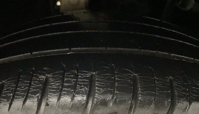 2018 Mahindra MARAZZO M6 7 STR, Diesel, Manual, 30,656 km, Right Front Tyre Tread