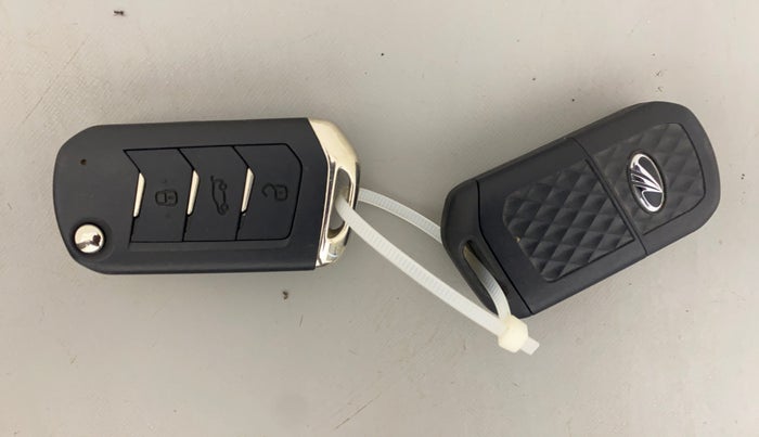 2018 Mahindra MARAZZO M6 7 STR, Diesel, Manual, 30,656 km, Key Close Up