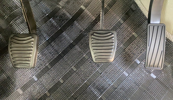 2018 Mahindra MARAZZO M6 7 STR, Diesel, Manual, 30,656 km, Pedals