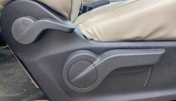 2018 Mahindra MARAZZO M6 7 STR, Diesel, Manual, 30,656 km, Driver Side Adjustment Panel