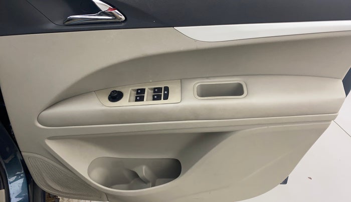 2018 Mahindra MARAZZO M6 7 STR, Diesel, Manual, 30,656 km, Driver Side Door Panels Control