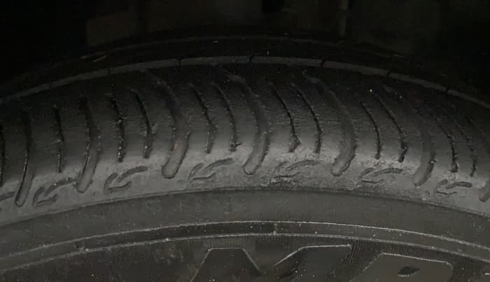 2019 Tata Tiago XZ DIESEL, Diesel, Manual, 1,16,238 km, Right Front Tyre Tread