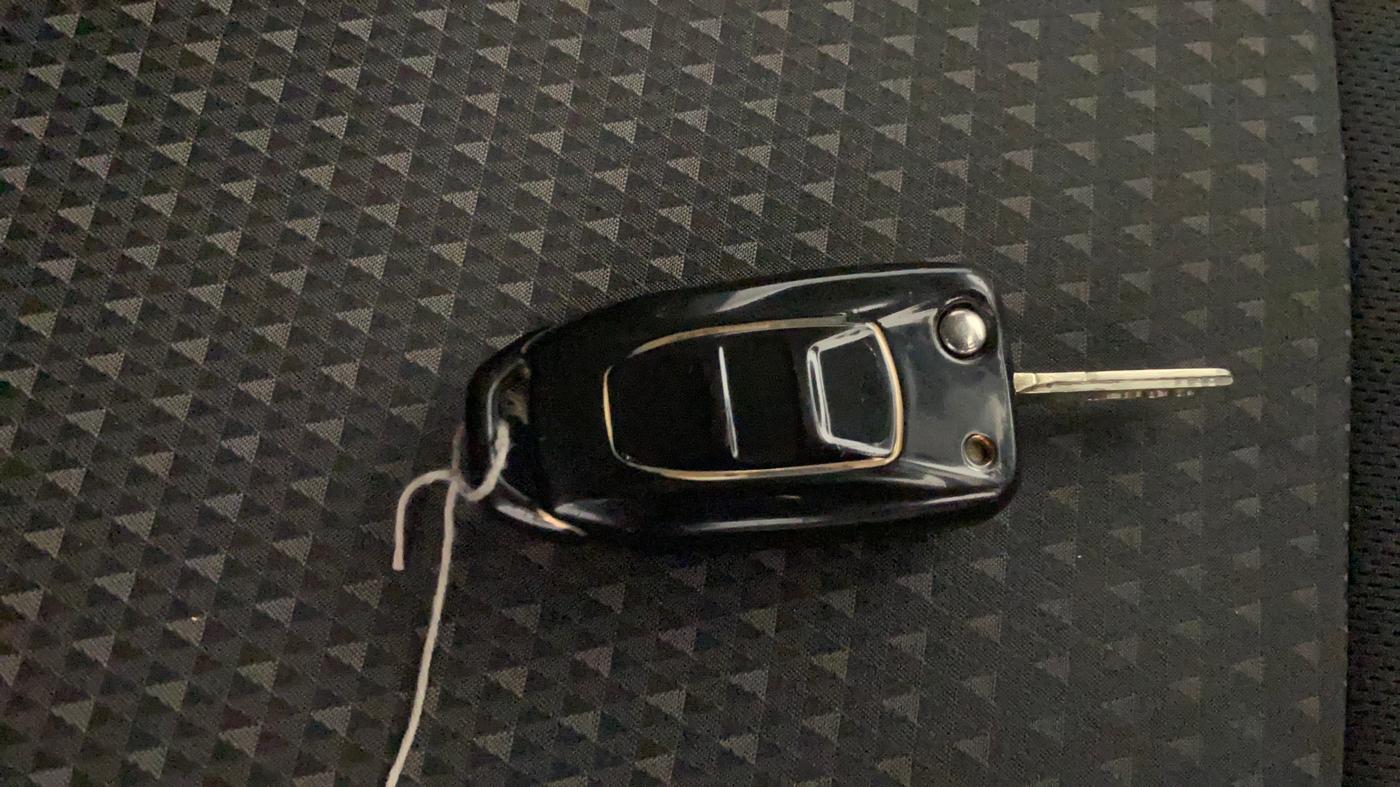 2019 Tata Tiago XZ DIESEL, Diesel, Manual, 1,16,238 km, Key Close Up