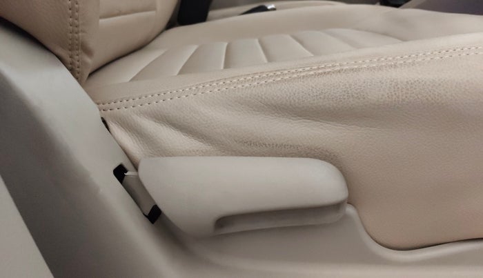 2018 Maruti Celerio VXI (O) CNG, CNG, Manual, 94,095 km, Driver Side Adjustment Panel