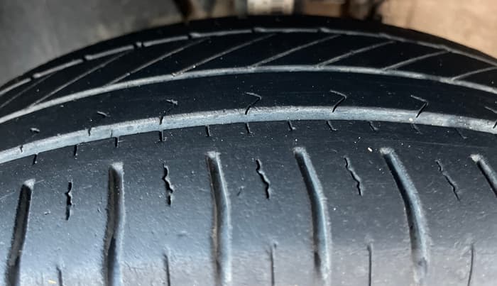 2021 Volkswagen Polo TRENDLINE 1.0L, Petrol, Manual, 32,123 km, Left Front Tyre Tread