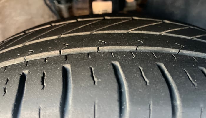2021 Volkswagen Polo TRENDLINE 1.0L, Petrol, Manual, 32,123 km, Right Front Tyre Tread