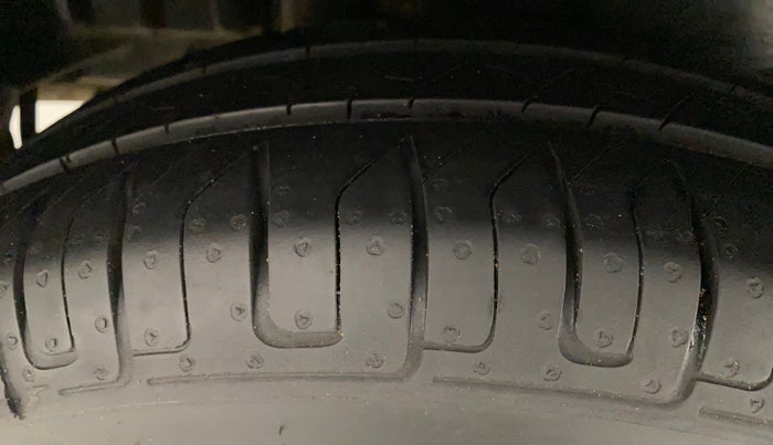 2015 Maruti Swift Dzire VXI, Petrol, Manual, 63,947 km, Right Rear Tyre Tread