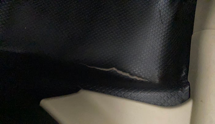 2015 Maruti Swift Dzire VXI, Petrol, Manual, 63,947 km, Flooring - Carpet is minor damage