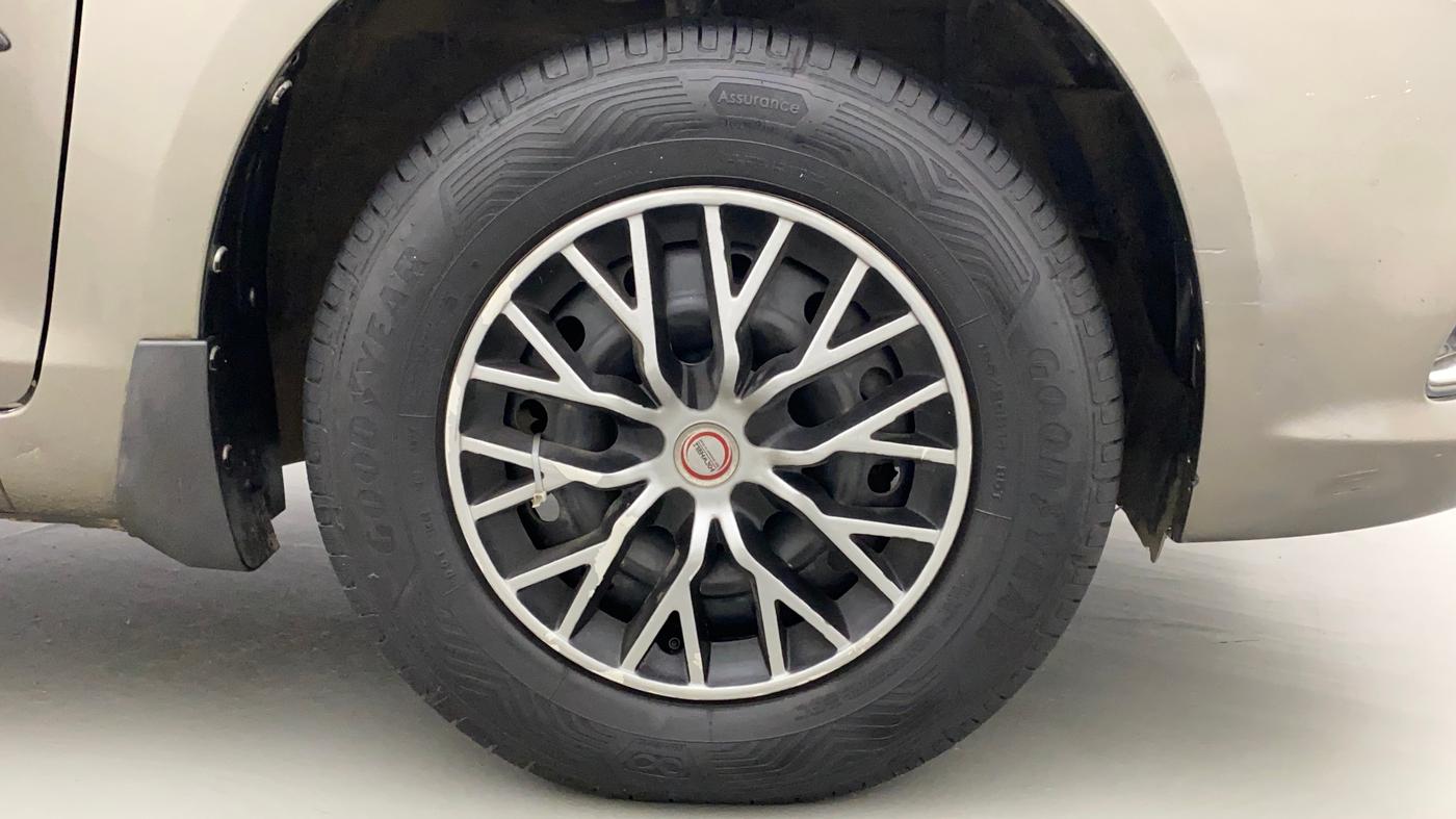 2015 Maruti Swift Dzire VXI, Petrol, Manual, 63,947 km, Right Front Wheel