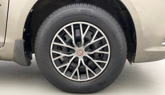 2015 Maruti Swift Dzire VXI, Petrol, Manual, 63,947 km, Right Front Wheel