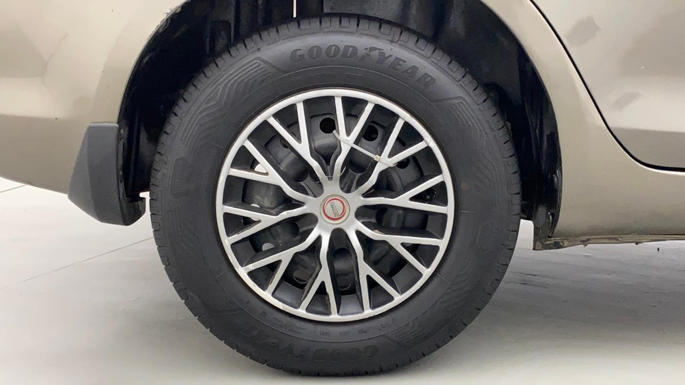 2015 Maruti Swift Dzire VXI, Petrol, Manual, 63,947 km, Right Rear Wheel