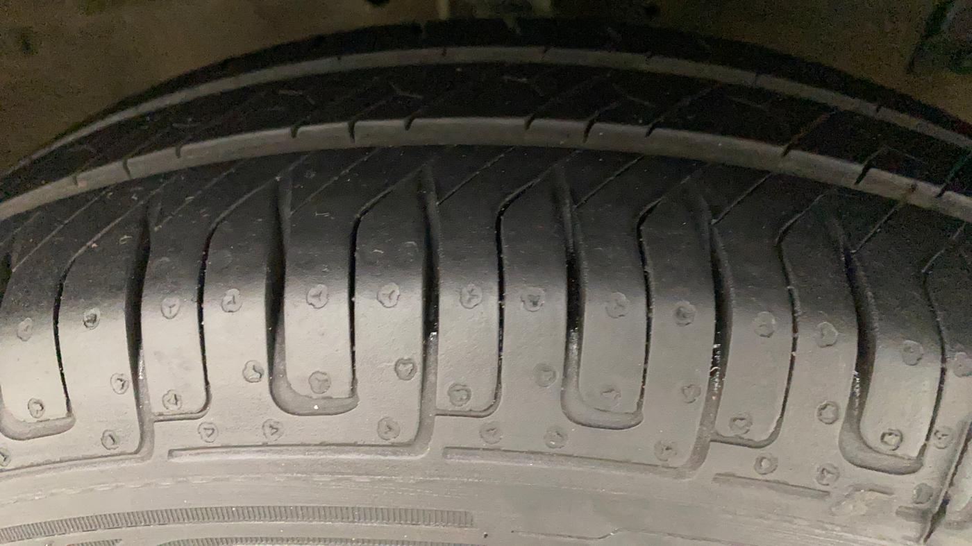 2015 Maruti Swift Dzire VXI, Petrol, Manual, 63,947 km, Right Front Tyre Tread