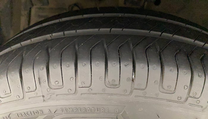 2015 Maruti Swift Dzire VXI, Petrol, Manual, 63,947 km, Left Front Tyre Tread