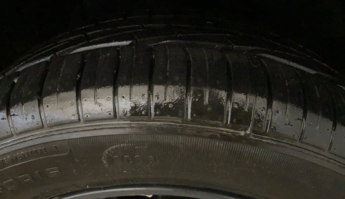 2023 Tata NEXON XZ PLUS LUX SUNROOF DARK DIESEL, Diesel, Manual, 38,714 km, Right Front Tyre Tread