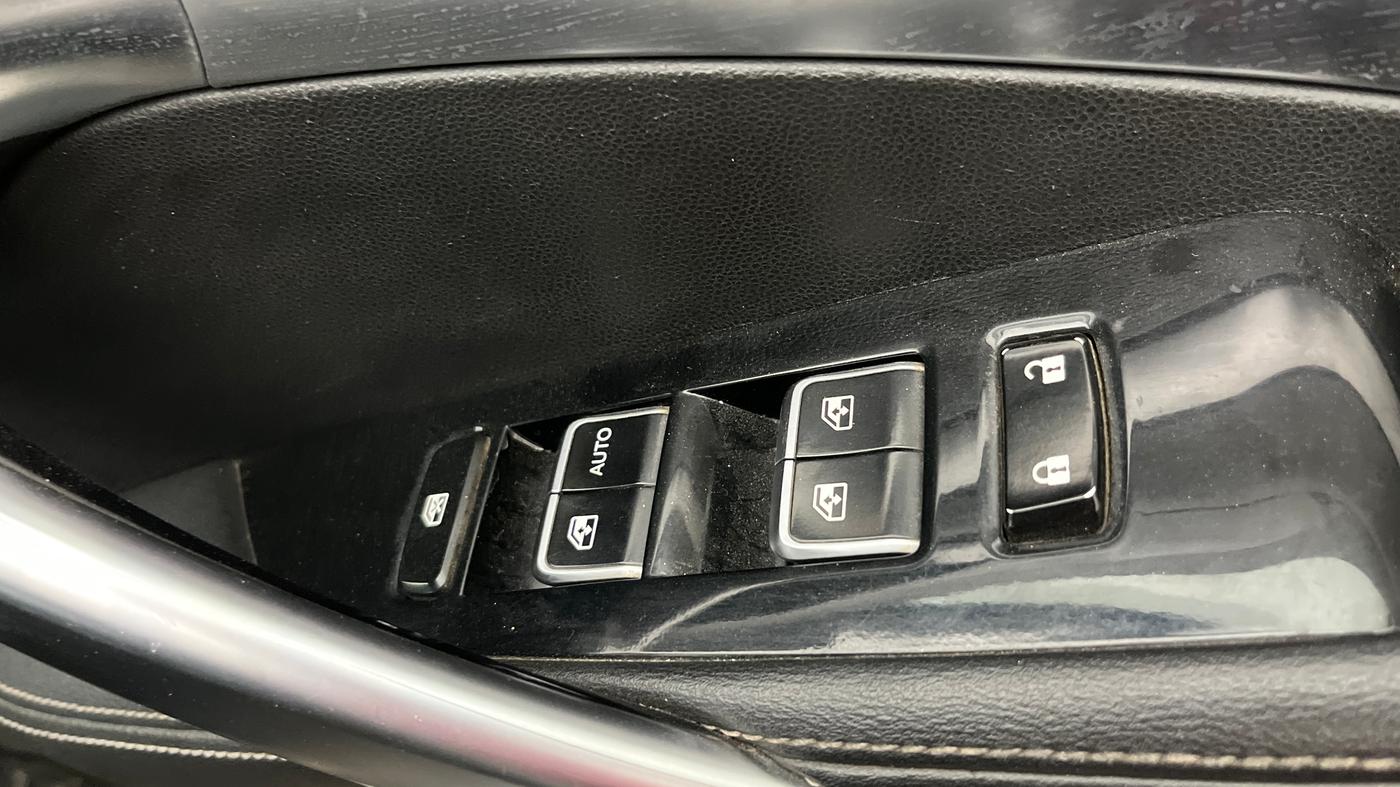2019 MG HECTOR SHARP 1.5 DCT PETROL, Petrol, Automatic, 80,678 km, Driver Side Door Panels Control