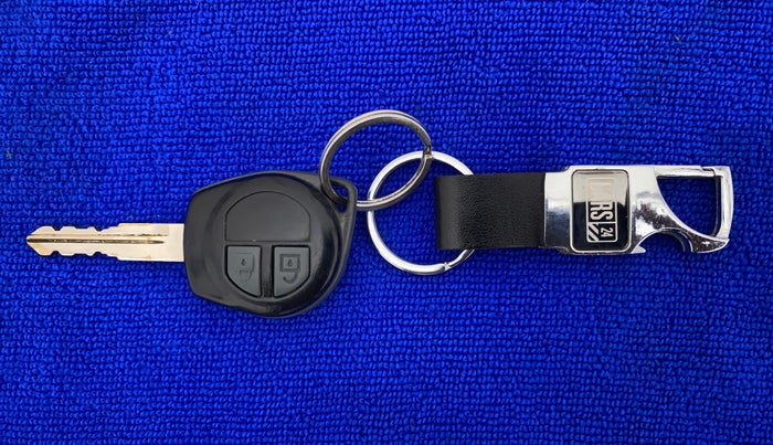 2014 Maruti Swift Dzire VDI, Diesel, Manual, 1,13,447 km, Key Close Up