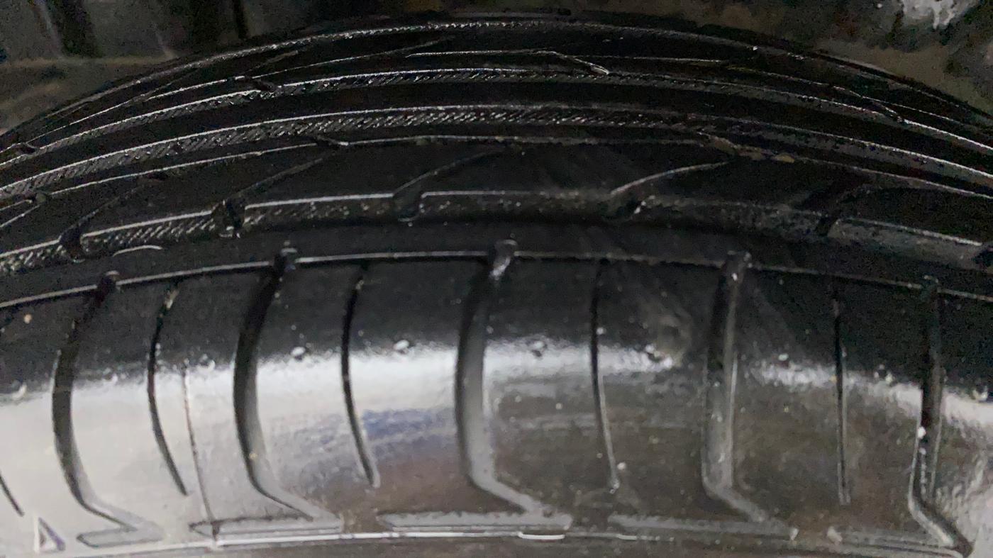 2014 Maruti Swift Dzire VDI, Diesel, Manual, 1,13,447 km, Right Rear Tyre Tread