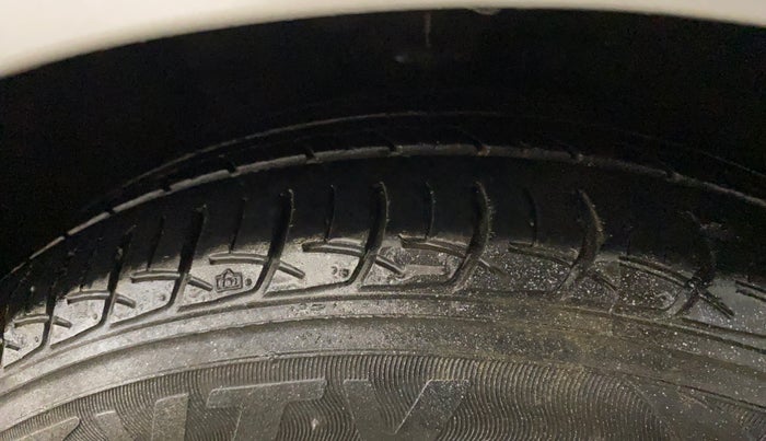 2015 Hyundai Verna FLUIDIC 4S 1.6 VTVT S, Petrol, Manual, 79,966 km, Right Front Tyre Tread