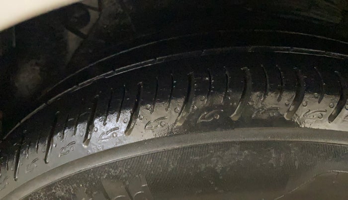 2015 Hyundai Verna FLUIDIC 4S 1.6 VTVT S, Petrol, Manual, 79,966 km, Right Rear Tyre Tread