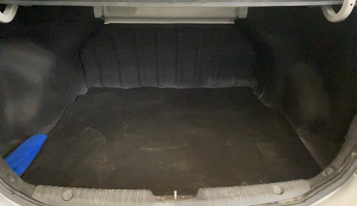 2015 Hyundai Verna FLUIDIC 4S 1.6 VTVT S, Petrol, Manual, 79,966 km, Boot Inside