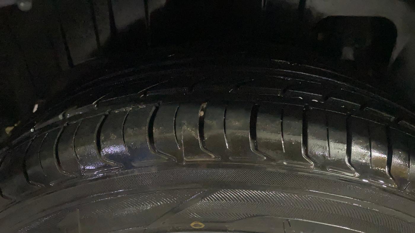 2022 Mahindra XUV300 W6 1.5 Diesel, Diesel, Manual, 68,922 km, Right Rear Tyre Tread