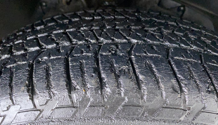 2015 Mahindra XUV500 W6 4X2, Diesel, Manual, 52,208 km, Right Front Tyre Tread