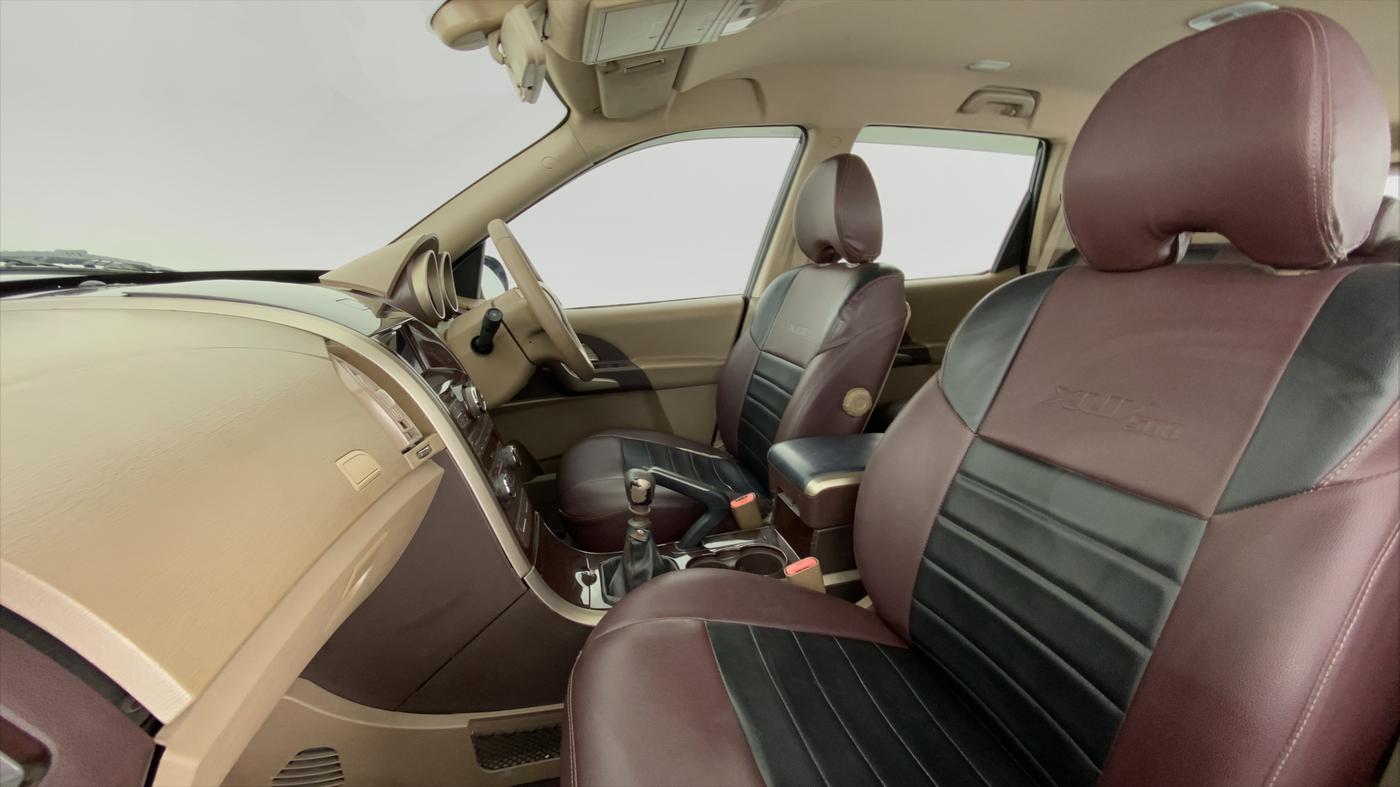 2015 Mahindra XUV500 W6 4X2, Diesel, Manual, 52,208 km, Right Side Front Door Cabin