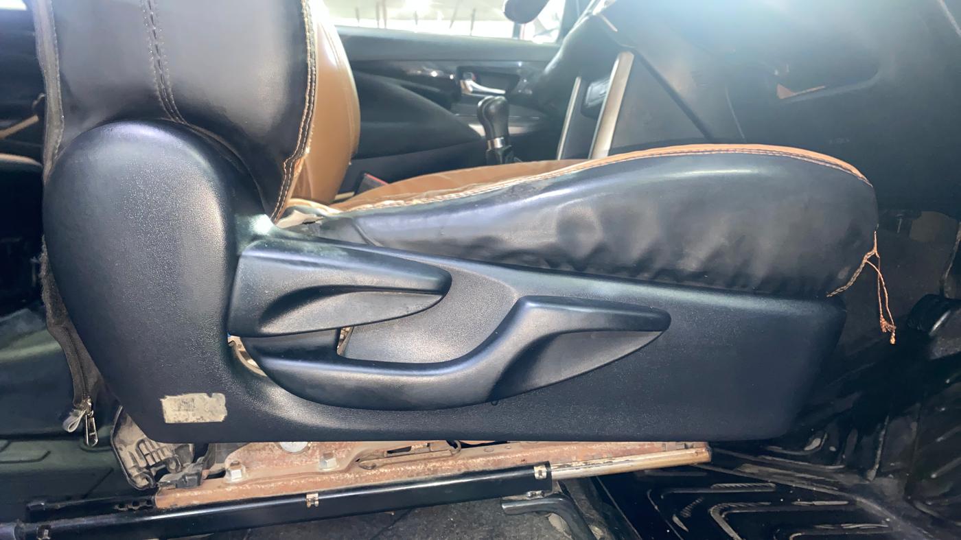 2021 Toyota Innova Crysta 2.4 VX 8 STR, Diesel, Manual, 74,132 km, Driver Side Adjustment Panel