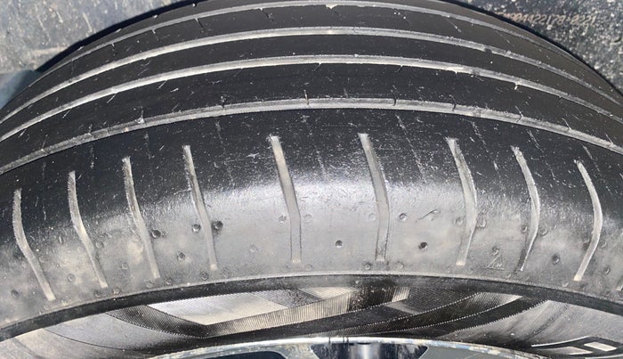 2021 Toyota Innova Crysta 2.4 VX 8 STR, Diesel, Manual, 74,098 km, Right Rear Tyre Tread