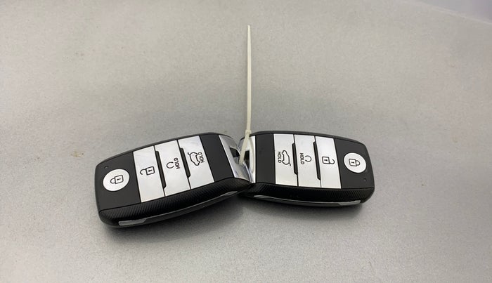 2020 KIA SONET HTX 1.0 IMT, Petrol, Manual, 55,558 km, Key Close Up