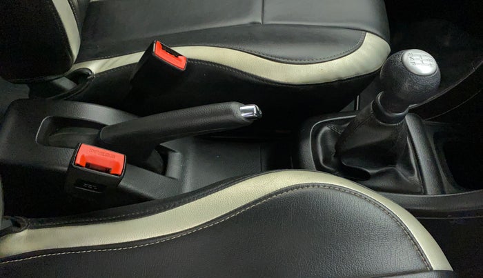 2015 Maruti Swift VXI, Petrol, Manual, 13,241 km, Gear Lever