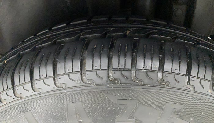 2015 Maruti Swift VXI, Petrol, Manual, 13,241 km, Left Rear Tyre Tread