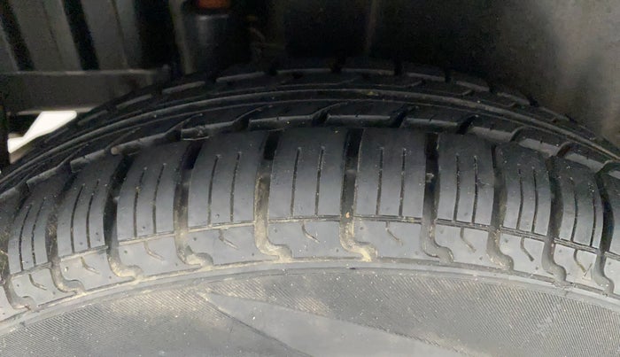 2015 Maruti Swift VXI, Petrol, Manual, 13,241 km, Right Rear Tyre Tread