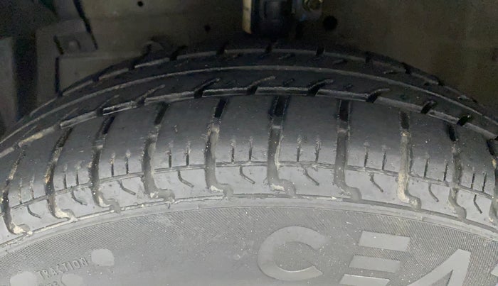 2015 Maruti Swift VXI, Petrol, Manual, 13,241 km, Left Front Tyre Tread