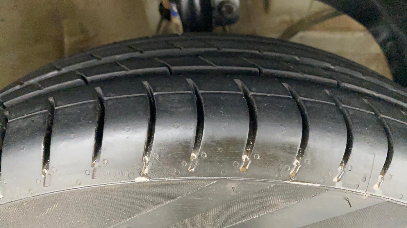 2020 Maruti Dzire LXI, Petrol, Manual, 45,565 km, Right Front Tyre Tread