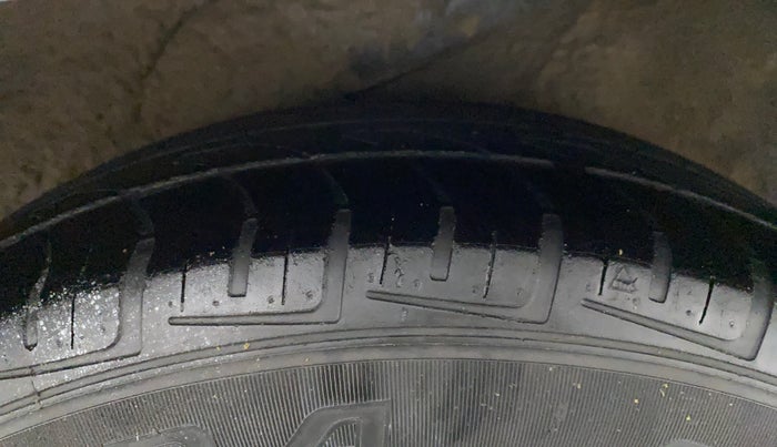 2012 Hyundai i10 MAGNA 1.1, CNG, Manual, 91,448 km, Left Rear Tyre Tread