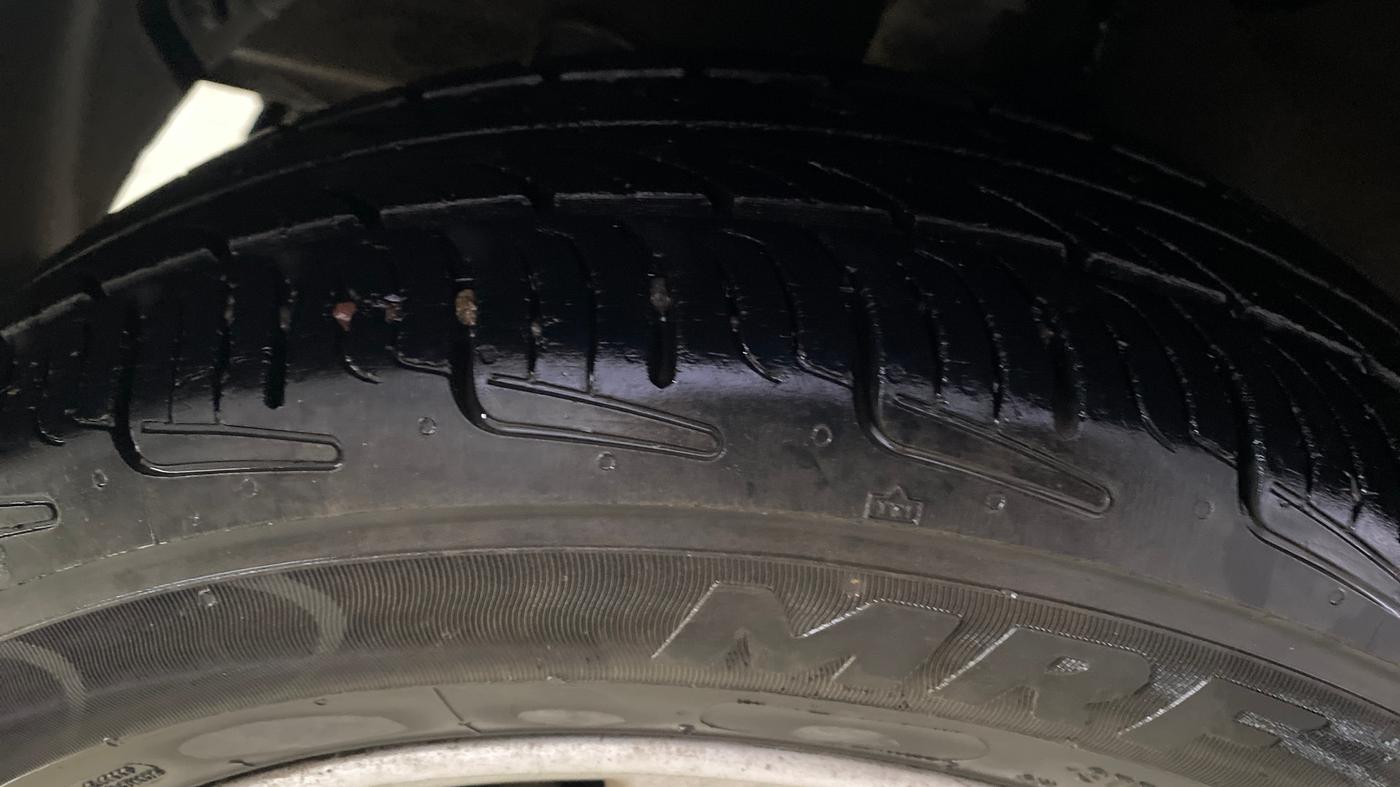 2016 Hyundai Xcent SX 1.2, Petrol, Manual, 43,001 km, Left Front Tyre Tread