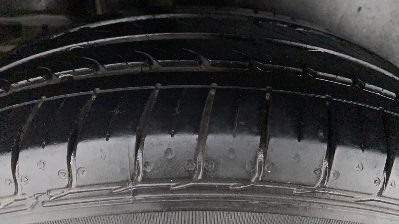 2016 Maruti Ciaz VXI PLUS, Petrol, Manual, 35,554 km, Right Front Tyre Tread