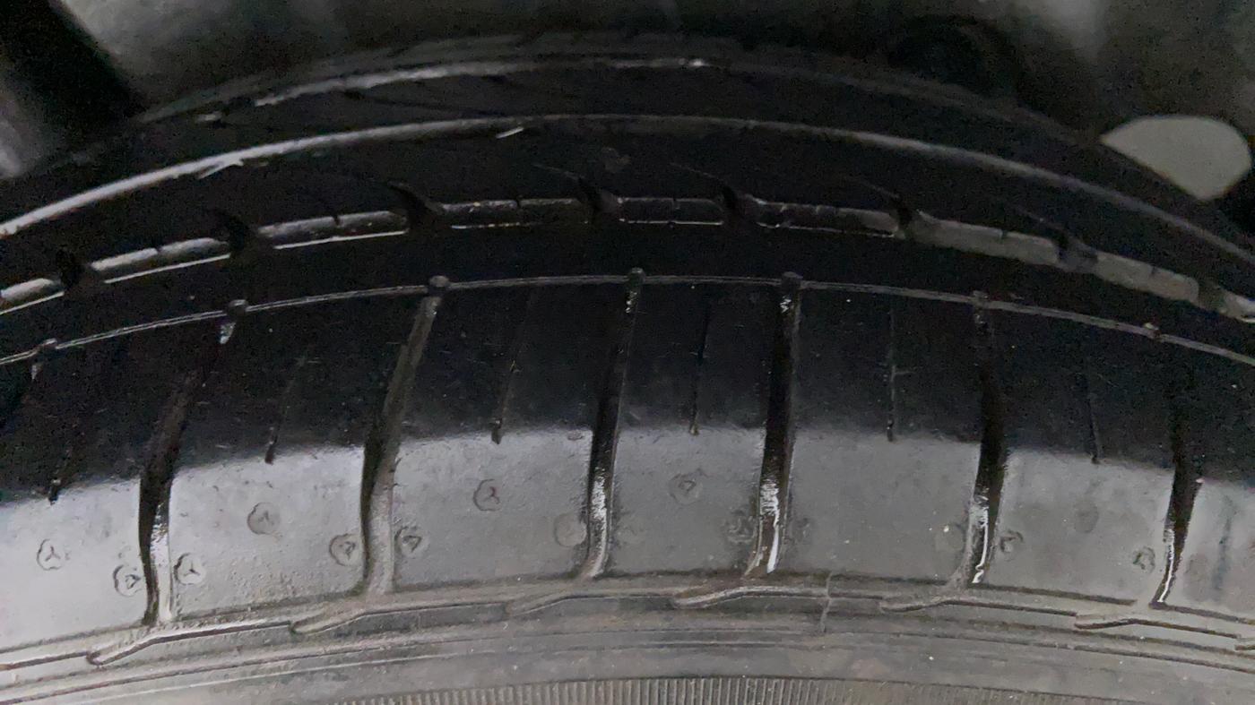 2016 Maruti Ciaz VXI PLUS, Petrol, Manual, 35,554 km, Left Front Tyre Tread