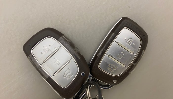 2016 Hyundai Elite i20 ASTA 1.2 (O), Petrol, Manual, 1,00,016 km, Key Close Up