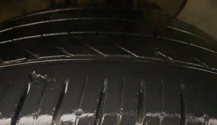 2016 Hyundai Elite i20 ASTA 1.2 (O), Petrol, Manual, 1,00,016 km, Right Front Tyre Tread