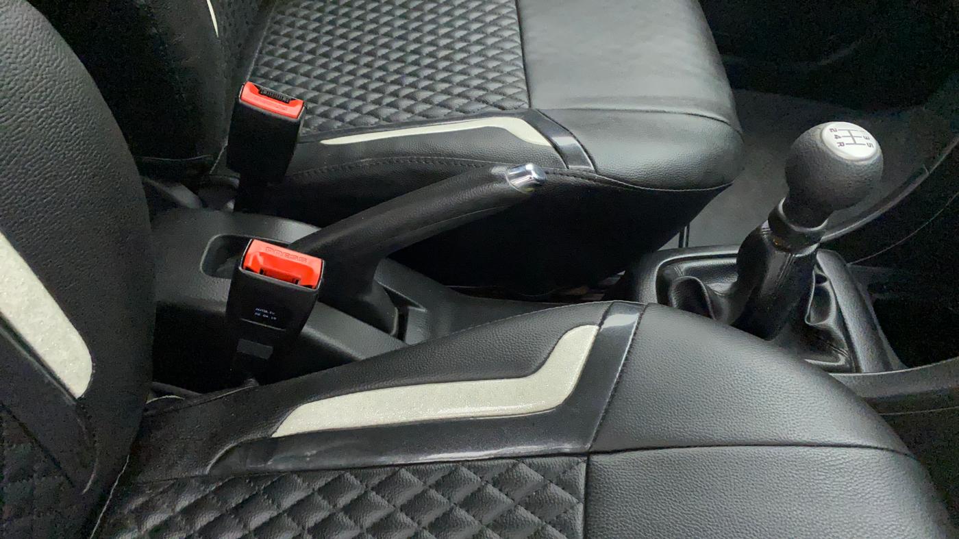 2015 Maruti Swift VXI, Petrol, Manual, 39,689 km, Gear Lever